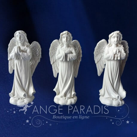 figurines anges qui prie